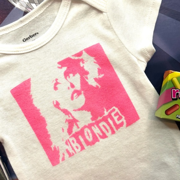 BLONDIE Debbie Harry inspired soft graffiti Gerber baby onesies 3-6M - Picture 3 of 14